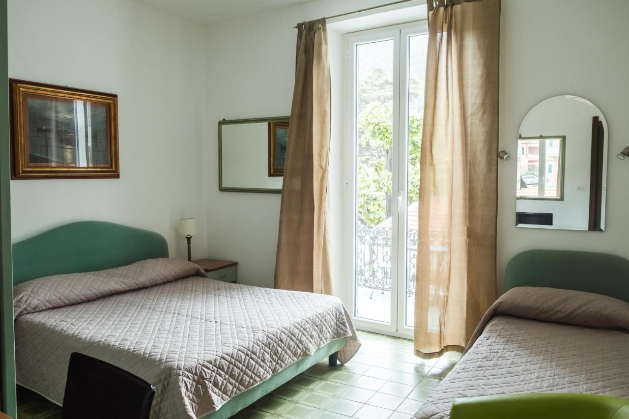 Hotel Miramare Noli Esterno foto