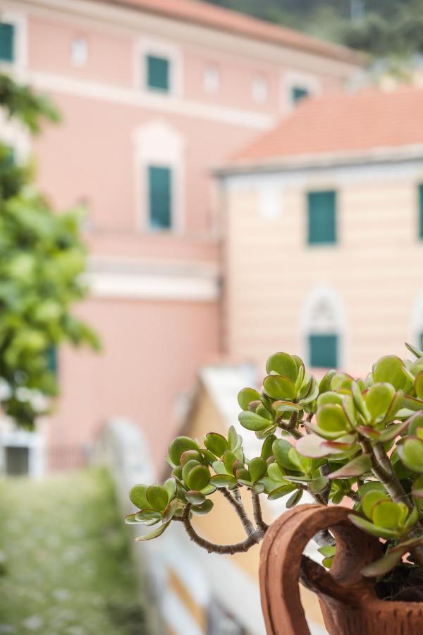 Hotel Miramare Noli Esterno foto