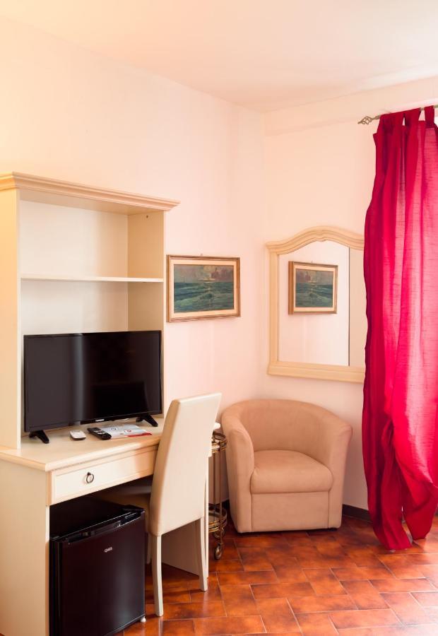 Hotel Miramare Noli Esterno foto