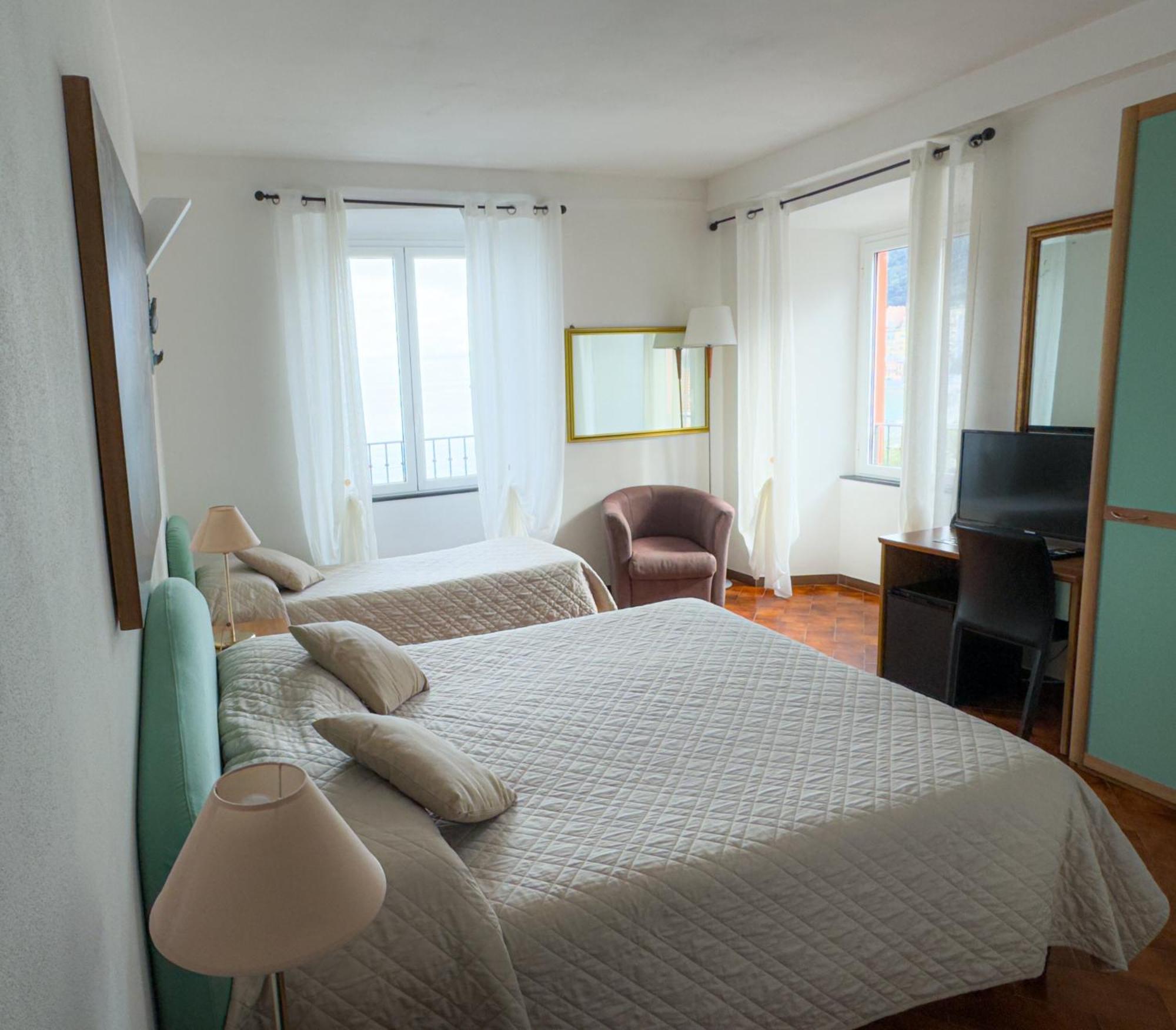 Hotel Miramare Noli Esterno foto
