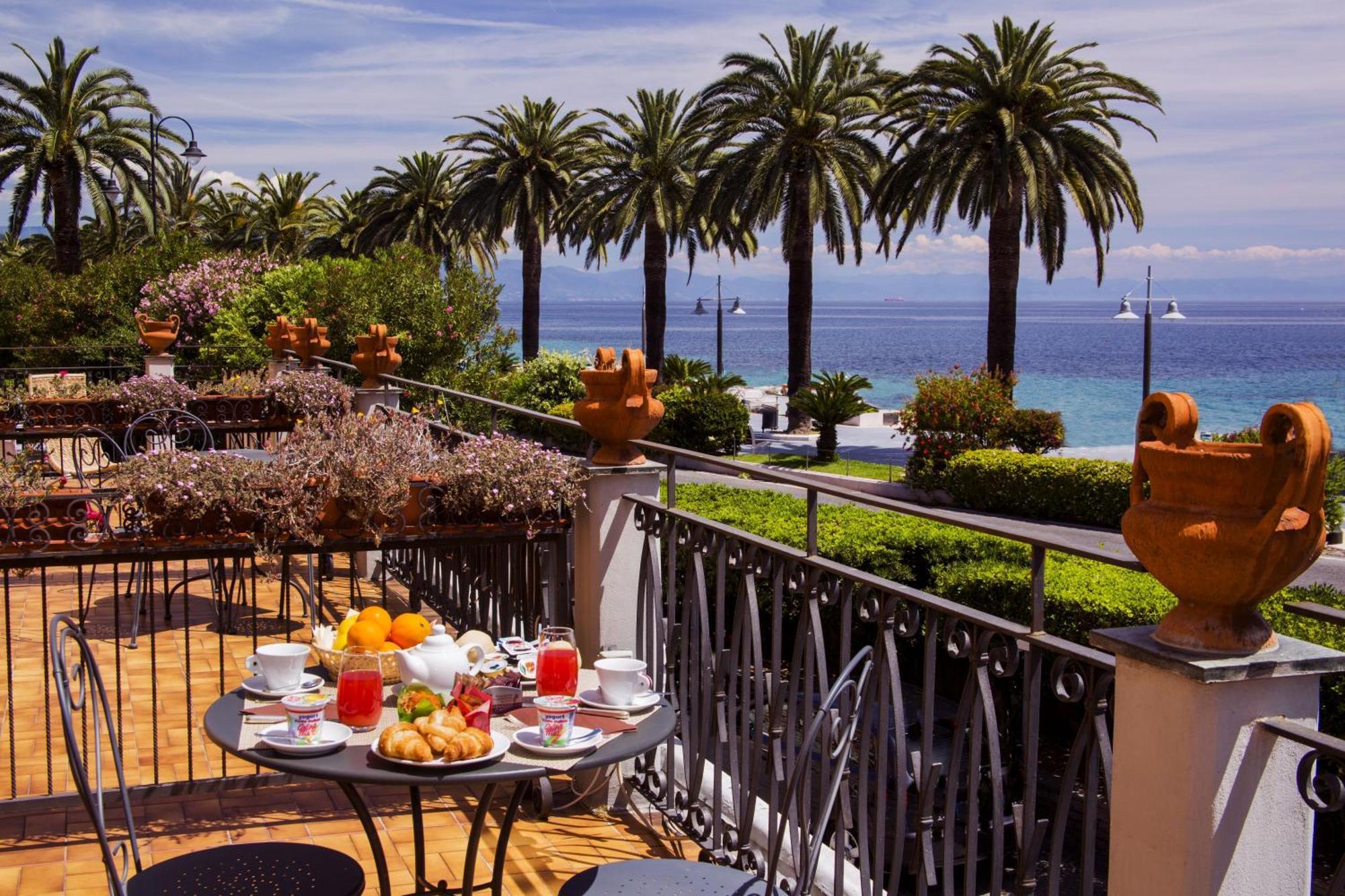 Hotel Miramare Noli Esterno foto