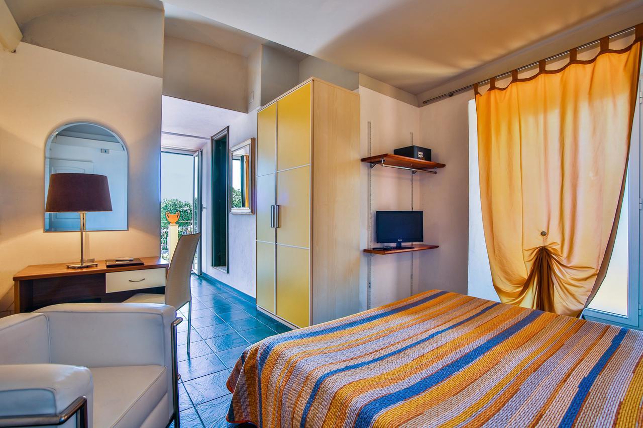 Hotel Miramare Noli Esterno foto